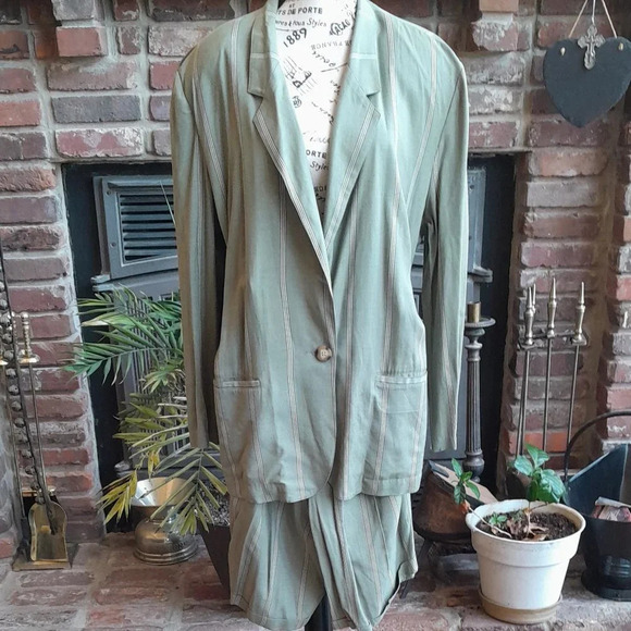 Moods by Krizia Blazer and Short Set - Picture 1 of 9